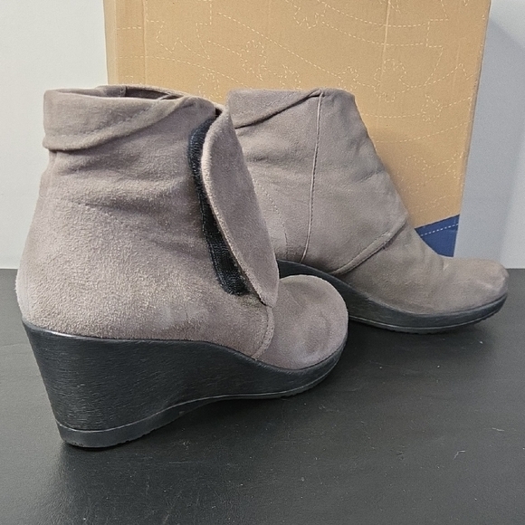 Dansko Women's Charcoal Wedge Ankle Boots - Picture 9 of 10